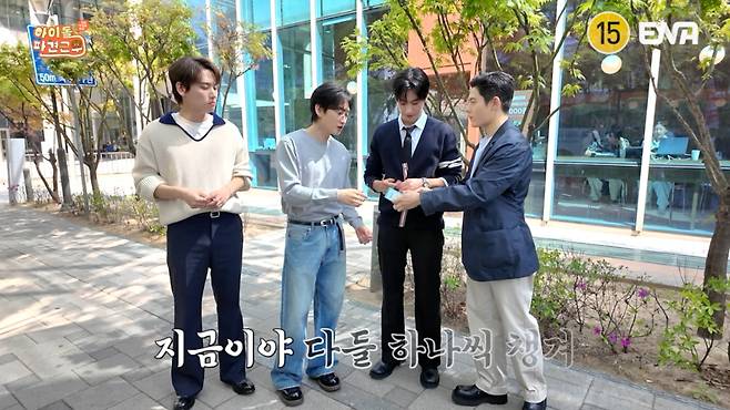 ENA 예능 프로그램 ‘아이돌 파견근무’에서 HLB글로벌 구강 케어 브랜드 ‘브리쎄’의 ‘레빗텅 틴트 필름’이 PPL로 소개되고 있다.(사진제공=HLB그룹)