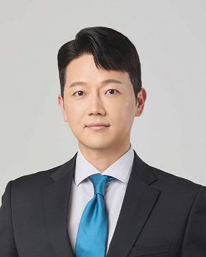 정승조 아나운서는 CJB청주방송에서 활동하며 문화예술의 가치를 전하는 방송인이다