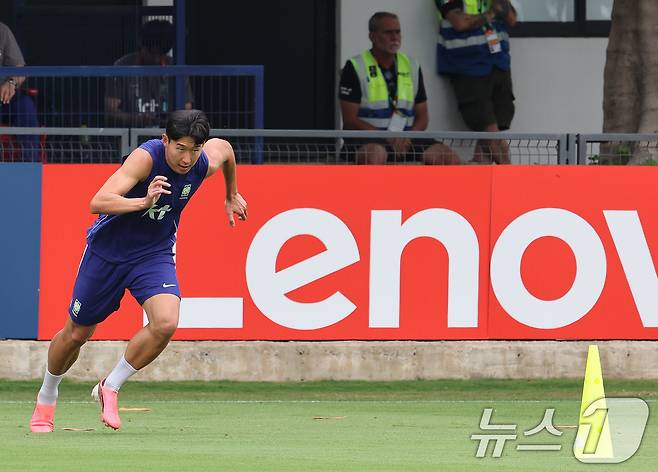 2026 북중미 월드컵에 출전하는 대한민국 축구대표팀 손흥민이 7일(현지시간) 멕시코 과달라하라 인근 사포판에 위치한 치바스 바예 베르데에서 훈련을 하고 있다. 2026.6.8 ⓒ 뉴스1 임세영 기자