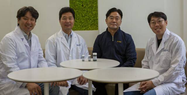 한국에너지기술연구원 연구진. 왼쪽부터 김선형 책임연구원, 범희태 선임기술원, 윤형철 책임연구원, 김재형 선임연구원.(사진=한국에너지기술연구원)