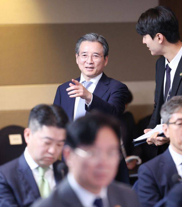 김용범 정책실장이 13일 호텔현대 바이 라한 울산에서 열린 이재명 대통령 주재 K-조선 미래비전 간담회에 참석하고 있다. 2026.5.13 연합뉴스