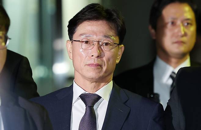 채상병 순직 및 수사 외압·은폐 의혹의 핵심 피의자인 임성근 전 해병대 1사단장이 작년 10월 서울 서초구 서울중앙지법에서 열린 영장실질심사를 마친 뒤 법원을 빠져나가고 있다. 뉴스1
