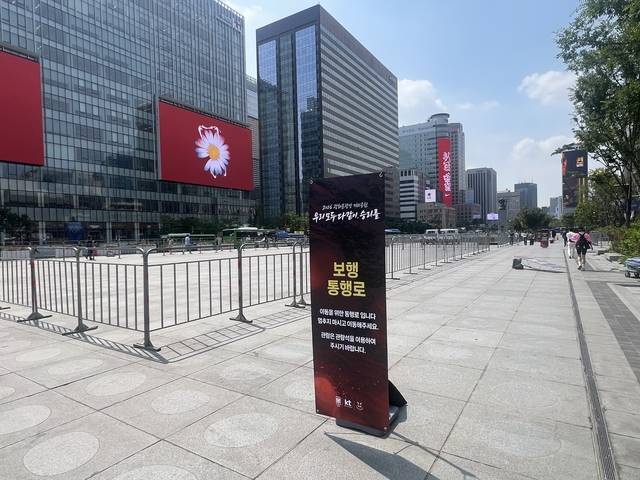 서울 광화문 광장에 11일 월드컵 거리응원 준비가 돼 있다. 이혜선 기자