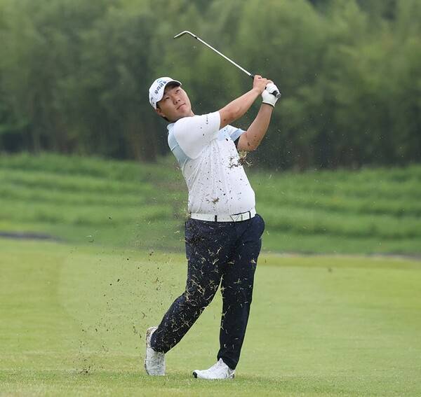 최찬, 송민혁, 오승택, 이상엽과 함께 2026년 한국프로골프(KPGA) 투어 변형 스테이블포드 방식 대회인 KPGA 클래식에 출전하는 문동현 프로. 사진제공=KPGA (사진을 무단으로 사용하지 마십시오.)