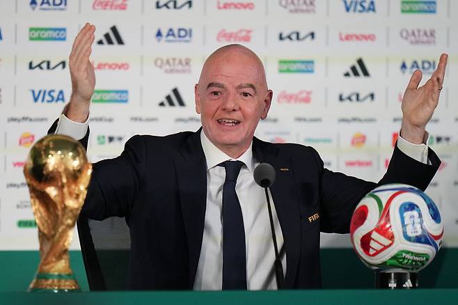 티켓 가격에 문제 없다고 항변한 인판티노 FIFA 회장. AP=연합뉴스