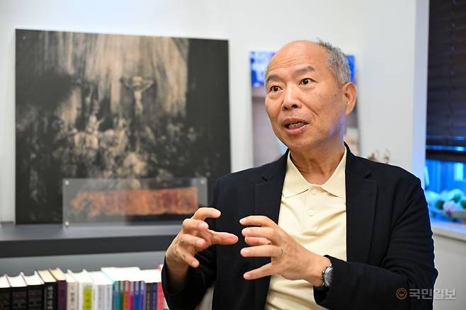 김병삼 만나교회 목사가 11일 경기도 성남 예배당에서 만나IC 2026 콘퍼런스의 취지를 설명하고 있다. 신석현 포토그래퍼