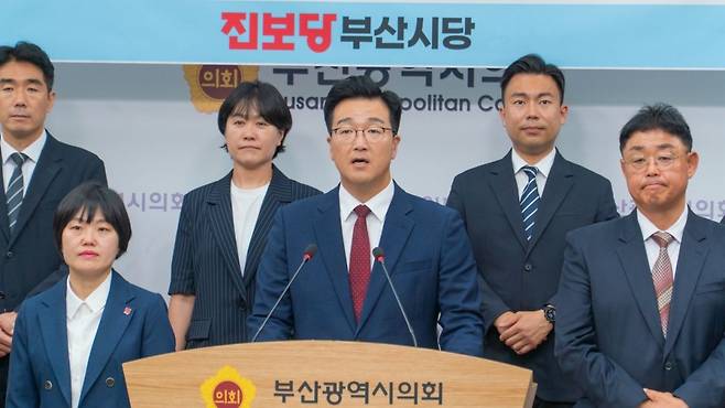 노정현 진보당 부산시당 위원장이 11일 부산시의회 브리핑룸에서 6·3 지방선거 결과와 관련한 입장을 밝히고 있다. 진보당 부산시당 제공