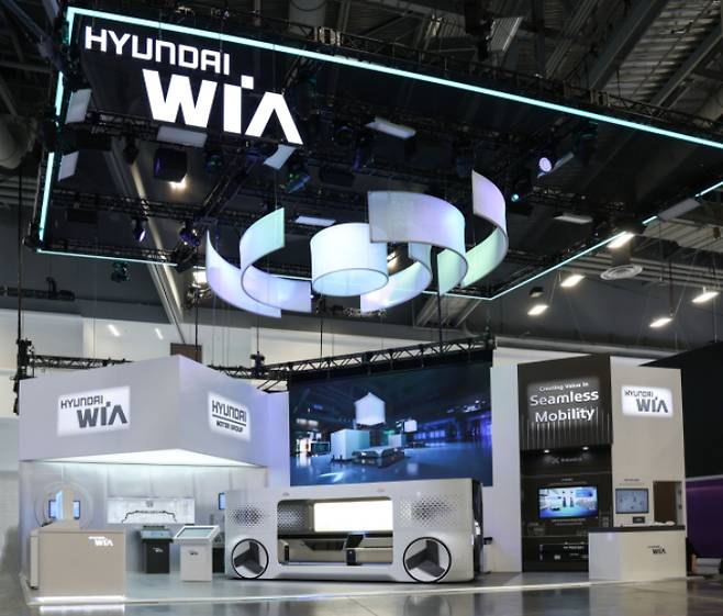 CES 2026에서 공개된 제조·물류 로봇 브랜드 'H-모션'(H-Motion). 현대위아 제공