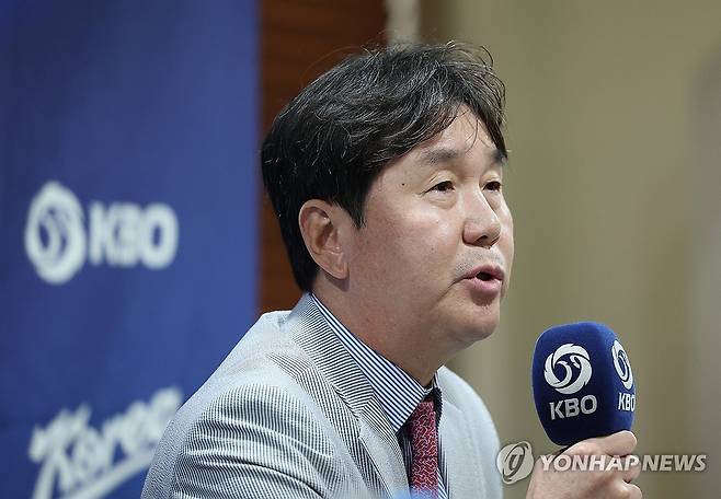 질문 답하는 류지현 감독 (서울=연합뉴스) 이지은 기자 = 류지현 야구대표팀 감독이 11일 서울 중구 프레스센터에서 2026 아이치·나고야 아시안게임 야구 국가대표팀 최종 명단 공개 기자회견에서 취재진 질문에 답하고 있다. 2026.6.11 jieunlee@yna.co.kr