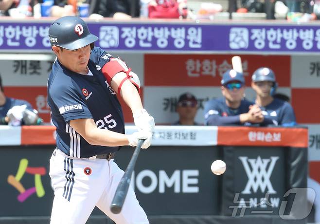 24일 대전 한화생명볼파크에서 열린 2026 신한 SOL KBO리그 두산 베어스와와 한화 이글스의 경기에서 두산 양의지가 타격하고 있다. 2026.5.24 ⓒ 뉴스1 김기남 기자