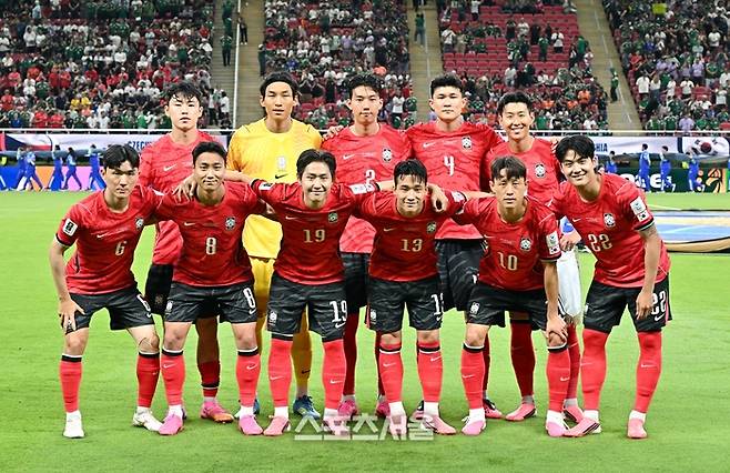 대한민국 축구국가대표팀이 12일(한국시간) 멕시코 과달라하라 인근 사포판의 아크론 경기장에서 열린 2026 북중미 월드컵 체코와의 경기에 앞서 기념촬영을 하고 있다. 사포판(멕시코) | 박진업 기자 upandup@sportsseoul.com