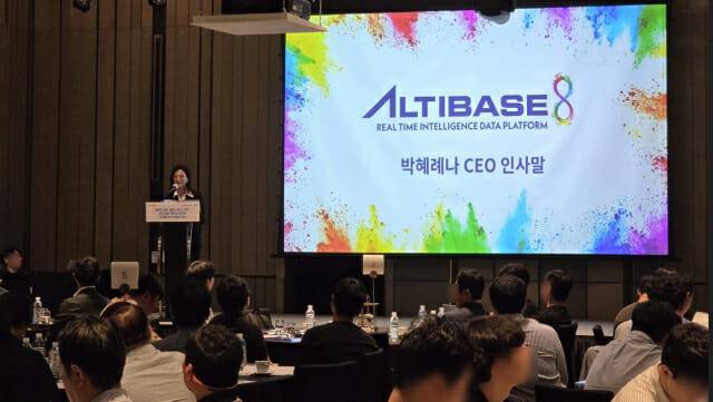 박혜례나 알티베이스 최고경영자가 11일 서울 여의도 페어몬트 앰버서더 서울에서 열린 행사에서 인사말을 하고 있다.