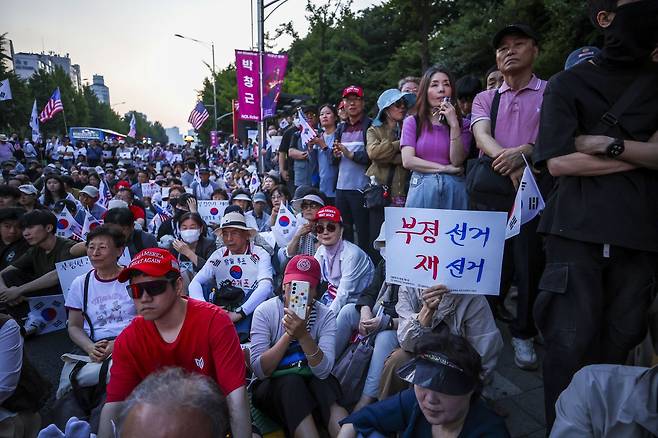 10일 서울 송파구 올림픽공원 장미광장 앞에서 자유와혁신 6.3 부정선거 대국민 보고대회가 열리고 있다. 뉴시스