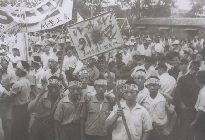 1950년 6~9월 북한에 점령된 3개월 동안, 서울 학생들은 ‘미제 구축(驅逐) 학생 궐기대회’를 비롯한 각종 ‘적색 시위’에 동원됐다. 6만~10만 명의 청년‧학생이 ‘인민 의용군’에 자원(自願)을 가장해 강제 징집됐다. /국사편찬위원회
