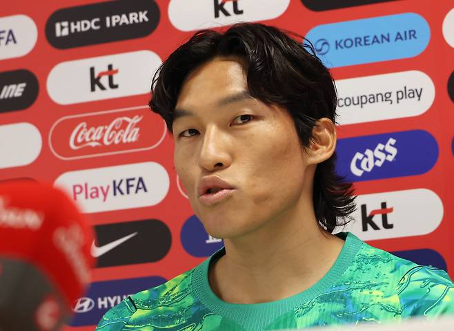 2026 북중미 월드컵에 출전하는 한국 축구 국가대표팀의 골키퍼 김승규가 7일(현지시간) 멕시코 과달라하라 인근 사포판의 치바스 바예 베르데에서 열리는 팀 훈련에 앞서 기자회견에 참석해 질문에 답하고 있다. 연합