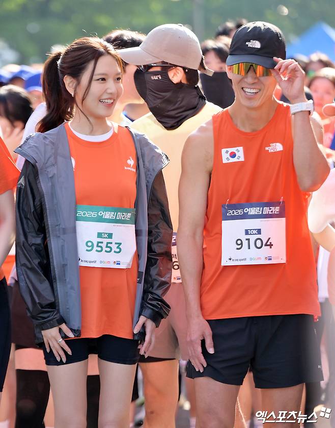 가수 겸 배우 수영