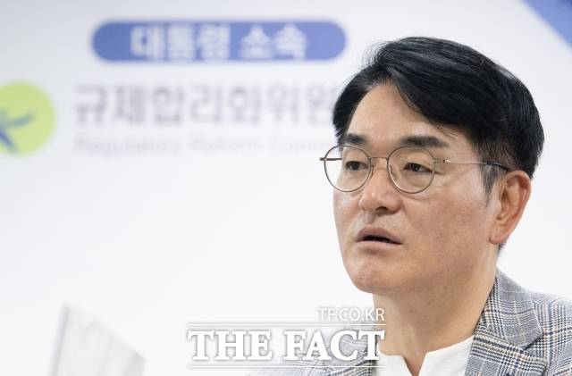 박용진 대통령 직속 규제합리화위원회 부위원장이 지난 10일 오후 서울 중구 부영태평빌딩에 마련된 규제합리화위원회 사무실에서 <더팩트>와 인터뷰하고 있다. /박헌우 기자