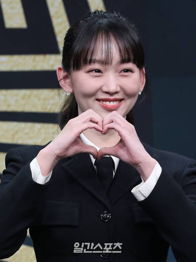 배우 진기주가 20일 오후 서울 상암 MBC 골든마우스홀에서 열린 새 금토드라마 ‘언더커버 하이스쿨’ 제작발표회에 참석해 포즈를 취하고 있다. ‘언더커버 하이스쿨’은 고종 황제의 사라진 금괴의 행방을 쫓기 위해 고등학생으로 위장 잠입한 국정원 요원의 좌충우돌 N차 고딩 활약기를 담은 드라마. 오는 21일 오후 9시 50분 첫 방송. 서병수 기자 qudtn@edaily.co.kr /2025.02.20/