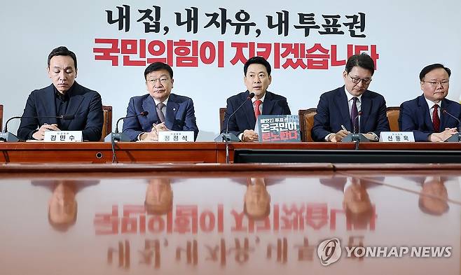 국민의힘 최고위원회의 (서울=연합뉴스) 이동해 기자 = 국민의힘 장동혁 대표가 11일 국회에서 열린 최고위원회의에서 발언하고 있다. 2026.6.11 eastsea@yna.co.kr