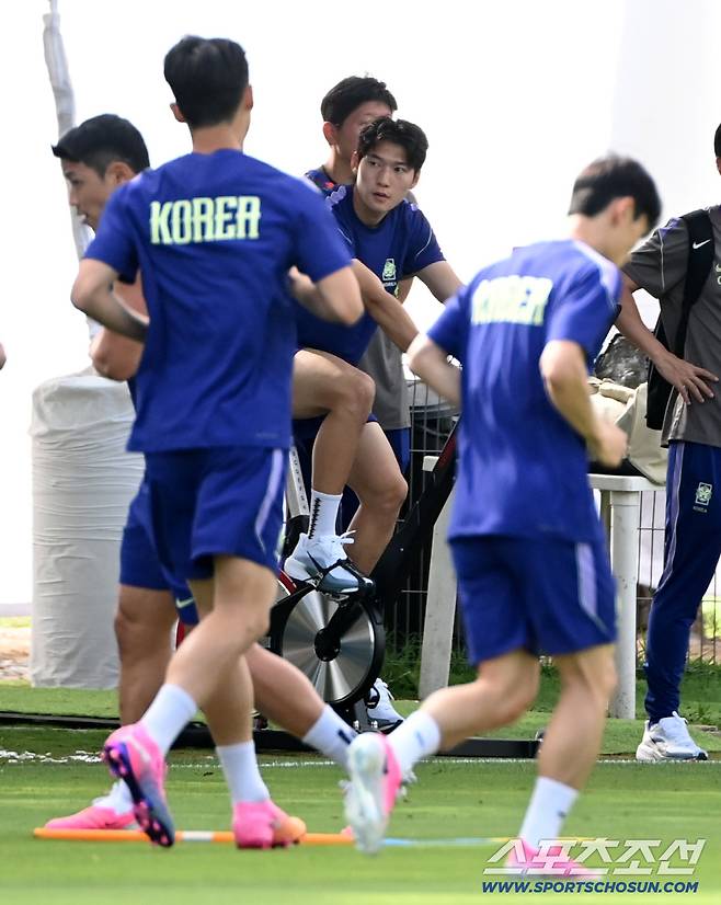 11일(한국시각) 멕시코 과달라하라 인근 사포판 월드컵대표팀 베이스캠프 훈련장 치바스 베르데 바예에서 진행된 대한민국 월드컵 대표팀의 공식 훈련. 배준호가 사이클을 타고 있다. 사포판(멕시코)=허상욱 기자wook@sportschosun.com/2026.06.11/
