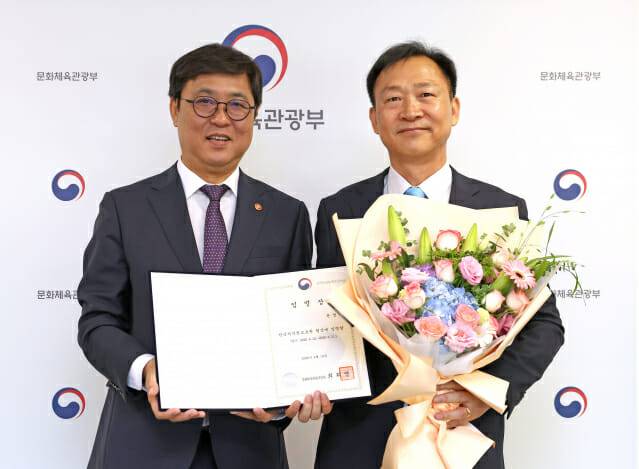 최휘영 문체부 장관과 윤성천 저작권보호원장(사진 왼쪽부터)