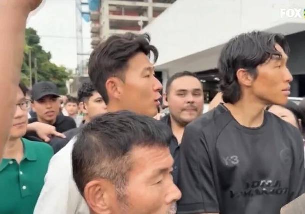 한국 축구 국가대표팀 '캡틴' 손흥민(34·LAFC)이 멕시코와의 결전을 앞두고 현지 타코 식당에 등장해 화제다. /사진=멕시코 폭스 스포츠 보도 화면