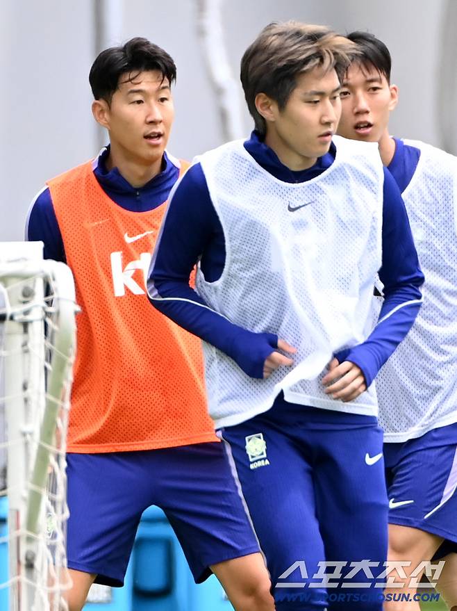 2026 북중미 월드컵 체코전에서 승리한 대한민국 월드컵 대표팀이 15일(한국시각) 멕시코 과달라하라 인근 사포판 월드컵대표팀 베이스캠프 훈련장 치바스 베르데 바예에서 훈련을 가졌다. 손흥민, 이강인, 이한범이 미니게임을 펼치고 있다. 사포판(멕시코)=허상욱 기자wook@sportschosun.com/2026.06.15/