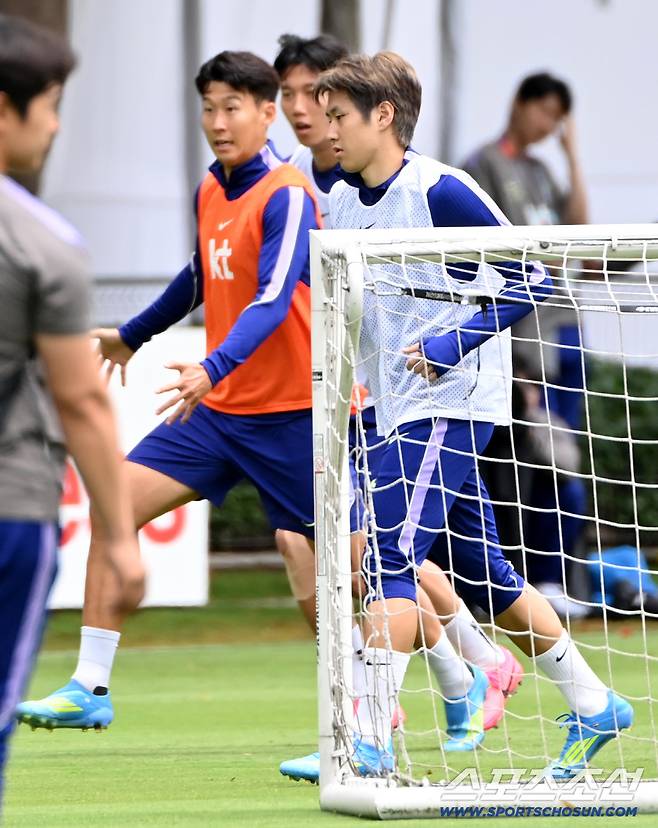 2026 북중미 월드컵 체코전에서 승리한 대한민국 월드컵 대표팀이 15일(한국시각) 멕시코 과달라하라 인근 사포판 월드컵대표팀 베이스캠프 훈련장 치바스 베르데 바예에서 훈련을 가졌다. 이강인이 패스게임을 하고 있다. 사포판(멕시코)=허상욱 기자wook@sportschosun.com/2026.06.15/