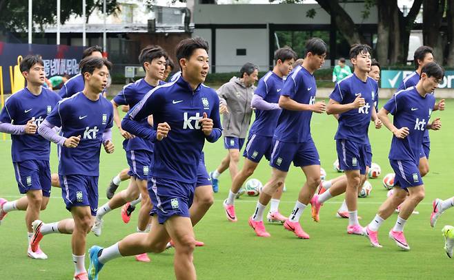 ▲ 2026 북중미 월드컵 1차전에서 승리하고 멕시코와 2차전을 앞둔 한국 축구 국가대표팀이 14일(현지시간) 멕시코 과달라하라 인근 사포판의 치바스 바예 베르데에서 팀 훈련을 하며 러닝으로 몸을 풀고 있다. 연합뉴스