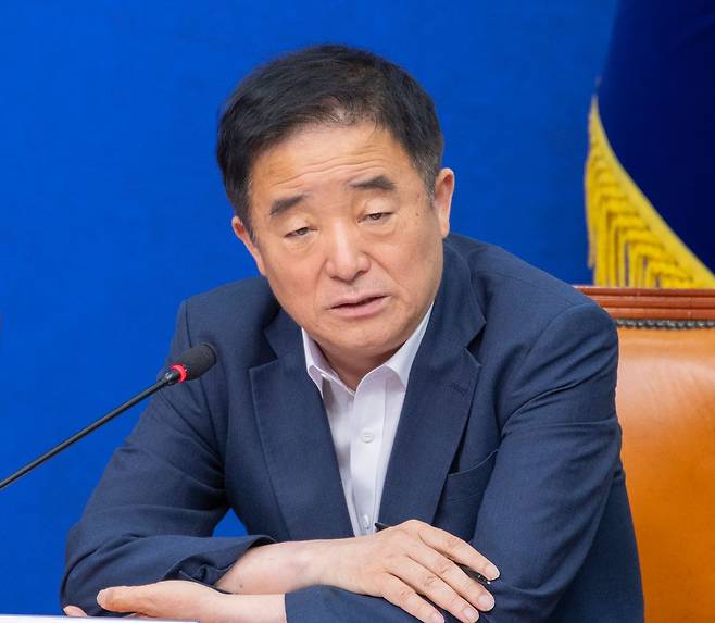 최고위원회의에서 발언하는 강득구 최고위원 (서울=연합뉴스) 황광모 기자 = 더불어민주당 강득구 최고위원이 17일 국회에서 열린 최고위원회의에서 발언하고 있다. 2026.6.17 hkmpooh@yna.co.kr (끝) 〈저작권자(c) 연합뉴스, 무단 전재-재배포, AI 학습 및 활용 금지〉