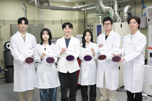 한국기계연구원이 플라즈마 AI지능화 시스템을 개발했다. 왼쪽부터 최성일 박사과정생, 변수지 석박통합과정생, 김형우 박사, 고은서·김성호 석박통합과정생, 김조동현 박사후연구원(사진=한국기계연구원)