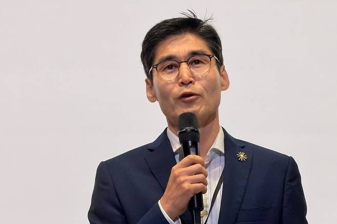 최기영 앤트로픽 한국 대표가 지난 17일 여의도 콘래드 호텔에서 개최된 기자간담회에서 발표하고 있다. 연합뉴스