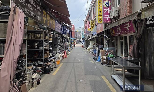 18일 정오께 찾은 서울 중구 황학동 주방거리가 한산한 모습을 보이고 있다./사진=박수림 기자