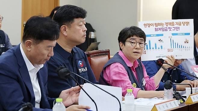 18일 정부세종청사 최저임금위원회에서 열린 제7차 전원회의에서 근로자위원인 민주노총 이미선 부위원장이 발언하고 있다. 연합뉴스