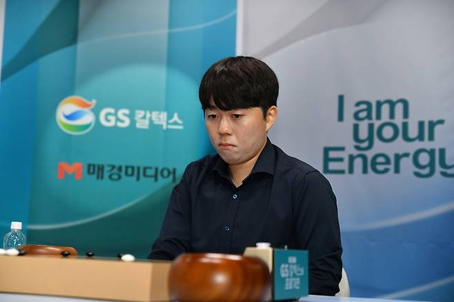 20일 한국기원에서 열린 GS칼텍스배 프로기전 결승 1국에서 승리를 거둔 신민준 9단. 한국기원