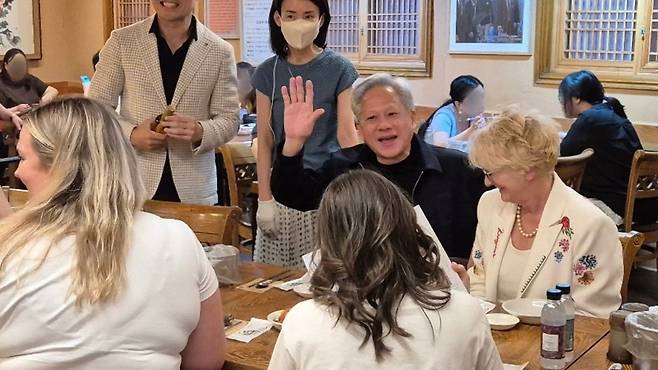 젠슨 황, 토속촌 깜짝 방문. /사진=연합뉴스