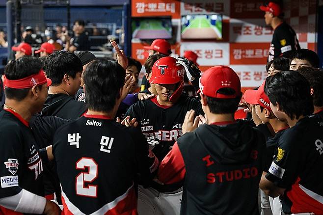 도망가는 솔로포를 터뜨린 변우혁. KIA구단 제공