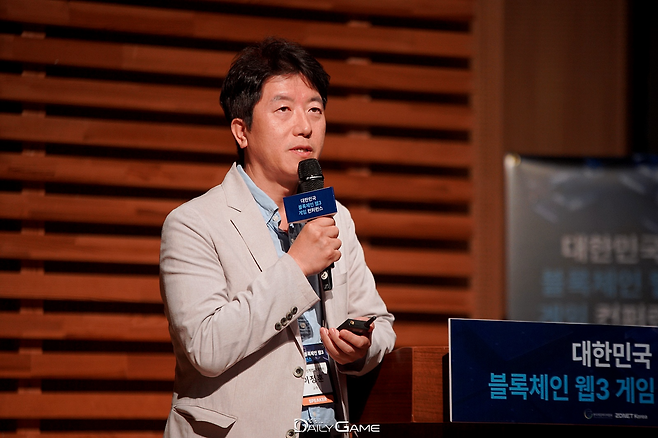 중앙대 법학전문대학원 이정훈 교수는 게임산업진흥에 관한 법률이 사행성 여부를 촘촘하고 광범위하게 적용하고 있으며, 이에 따라 웹3 게임이 불필요한 규제에 노출되어 있다고 봤다.