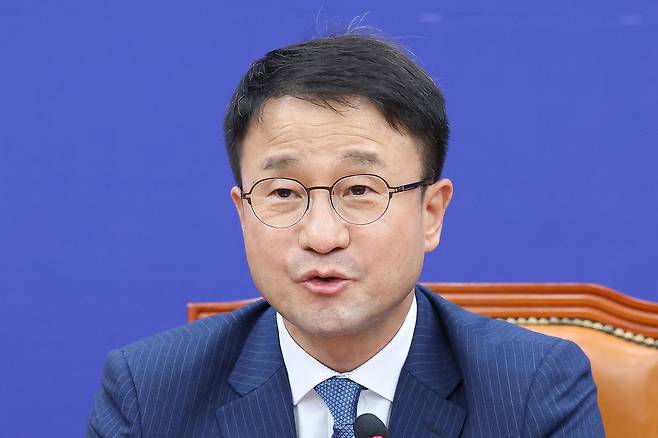 한병도 더불어민주당 원내대표가 24일 서울 여의도 국회에서 22대 국회 후반기 원 구성 협상 관련 기자회견을 하고 있다. 뉴스1