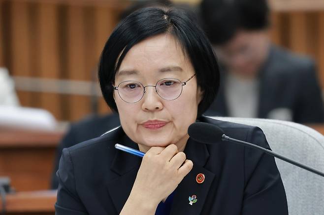 한성숙 국무총리 후보자가 26일 국회에서 열린 인사청문회에서 김희정 국민의힘 의원 질의를 듣고 있다. 연합뉴스