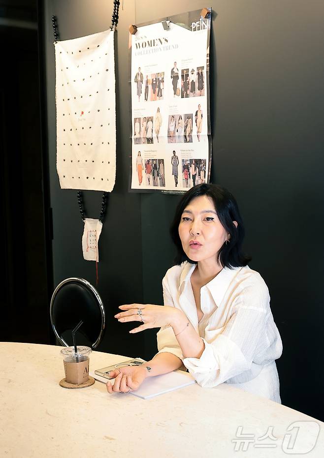 스타일리스트 한혜연이 뉴스1과의 인터뷰에서 포즈를 취하고 있다. ⓒ 뉴스1 권현진 기자