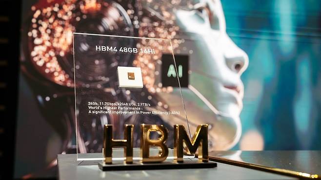 SK하이닉스의 'HBM4' 제품 모습./SK하이닉스