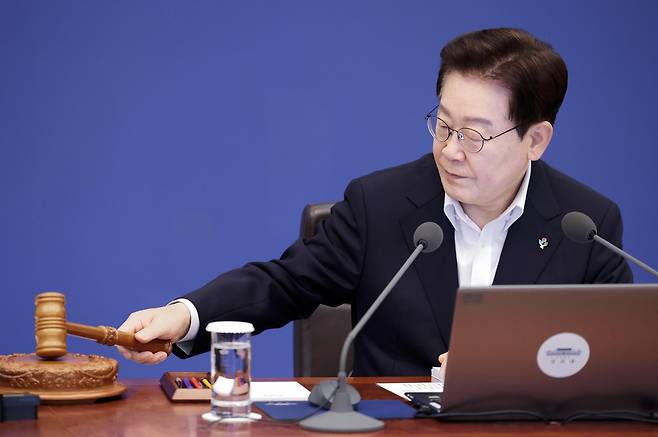 이재명 대통령이 30일 청와대에서 국무회의 개회를 선언하고 있다. 청와대통신사진기자단