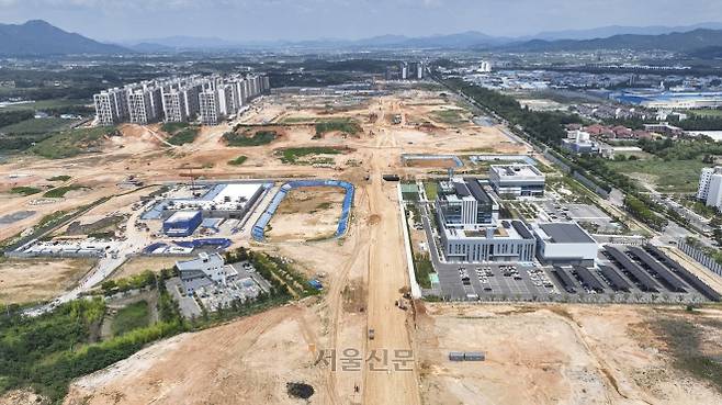 서남권(호남) 반도체 클러스터 후보지 중 하나인 광주 첨단3지구 일대 모습. 광주 북구와 광산구, 전남 장성군에 걸쳐 있다. 정부는 삼성전자와 SK하이닉스 등 반도체 기업으로부터 800조원의 투자를 유치해 서남권을 수도권에 이은 제2의 반도체 생산기지로 조성하겠다고 밝혔다. 광주 이지훈 기자