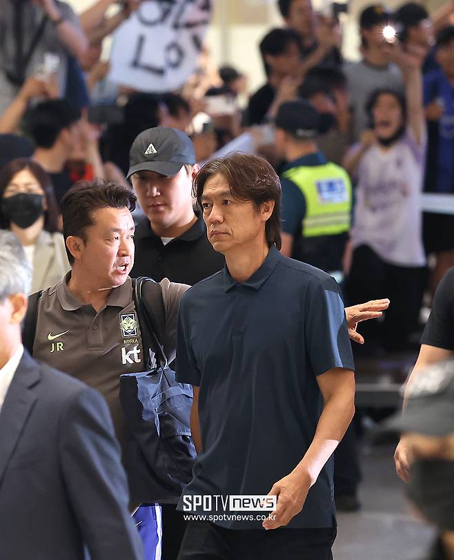 ▲ 홍명보 감독 귀국 ⓒ곽혜미 기자