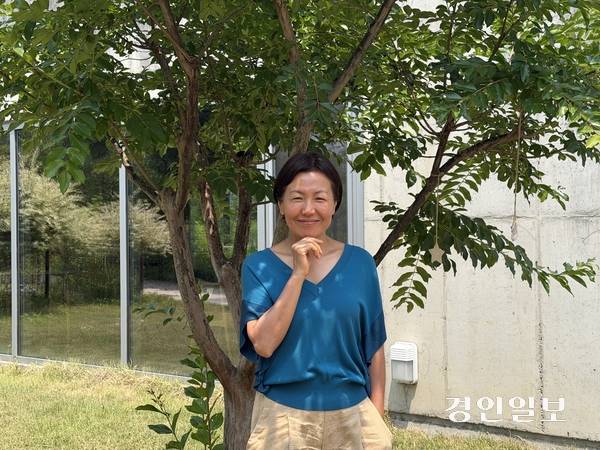 지난 16일 강화군 양도면에서 만난 김금숙 작가. 2026.6.16 /백효은기자 100@kyeongin.com