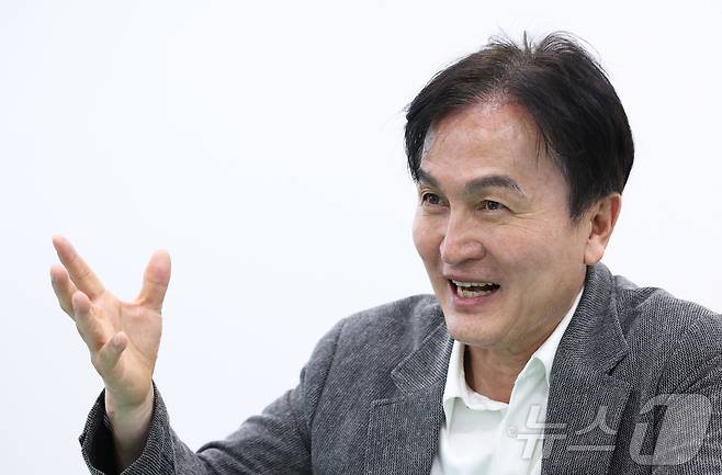 류삼영 서울 동작구청장 당선인이 19일 서울 동작구청에 마련된 인수위 사무실에서 뉴스1과 인터뷰를 하고 있다. ⓒ 뉴스1 김성진 기자