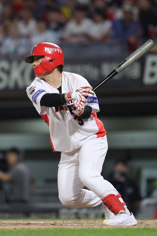 KIA 타이거즈 내야수 김선빈이 30일 광주-KIA챔피언스필드에서 열린 '2026 신한 SOL KBO리그' SSG 랜더스와의 정규시즌 6차전에 6번타자 겸 2루수로 선발 출전해 8회말 개인 통산 1798번째 안타를 기록했다. 이로써 김선빈은 타이거즈 프랜차이즈 선수 가운데 가장 많은 안타를 기록한 타자에 이름을 올렸다. KIA 타이거즈