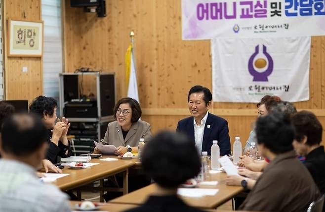 정청래 전 더불어민주당 대표가 2일 광주 오월어머니집을 찾았다. (정 전 대표 페이스북 갈무리) 2026.07.02/뉴스1