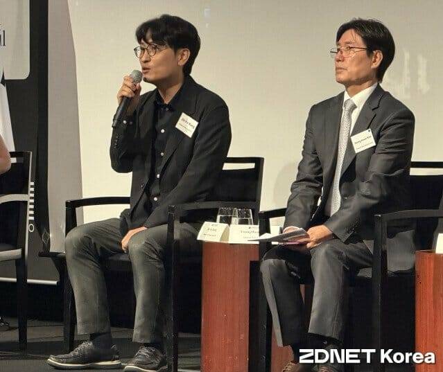 공진호 과학기술정보통신부 인공지능정책기획 과장(왼쪽)이 한국 AI 정책 무게중심을 혁신 지원에 둘 것이라고 밝혔다.